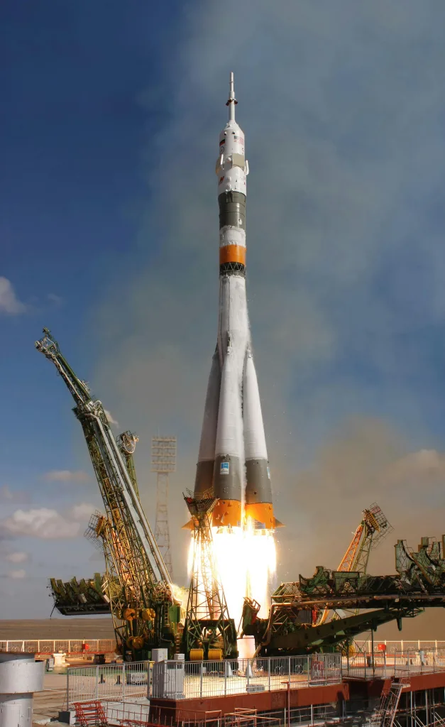 rocket-launch-rocket-take-off-soyuz-41005-41005 A powerful rocket launch lifting off with smoke and fire, ascending into a clear sky.Barry Wilmore & Suni Williams